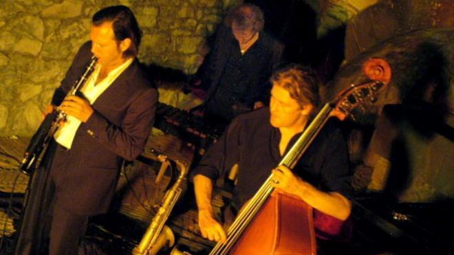 Melodie balcaniche e tanghi, nel borgo la musica bohemien