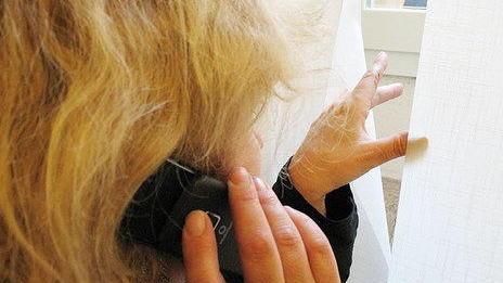 Non si rassegna e la perseguita: denunciato per stalking