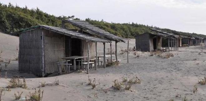 «Le baracche resteranno in mano agli abusivi?» 