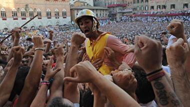 “Scompiglio” Bartoletti trionfa al Palio