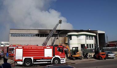 Incendio in azienda di rifiuti, terminate le operazioni di bonifica 