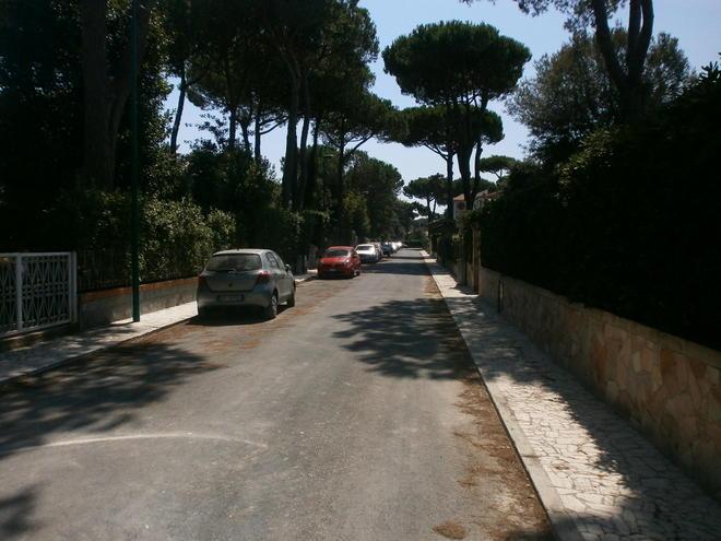 Tirrenia, asfaltatura e marciapiede nuovo in via dei Girasoli 