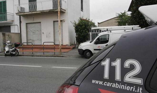 Spaccia cocaina sull’uscio di casa