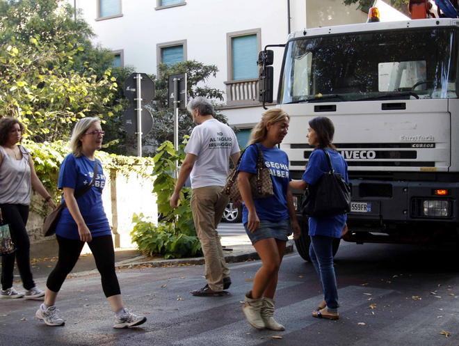 Incatenati per salvare gli alberi 