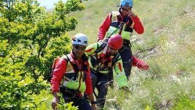 Si perde sui monti, salvato nella notte dal Soccorso alpino
