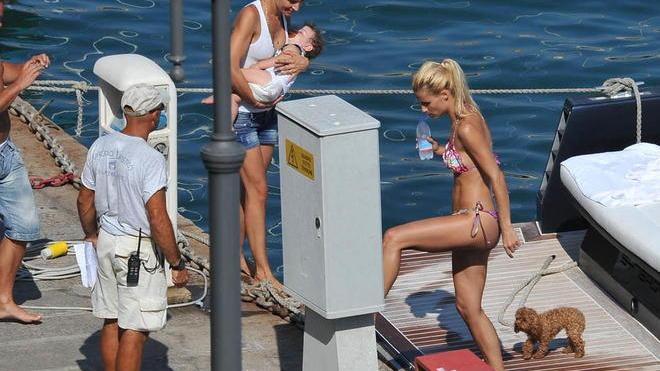Vacanze sull’isola per la Hunziker e Tomaso Trussardi