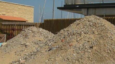 «Presa la sabbia della spiaggia libera per darla ai privati»
