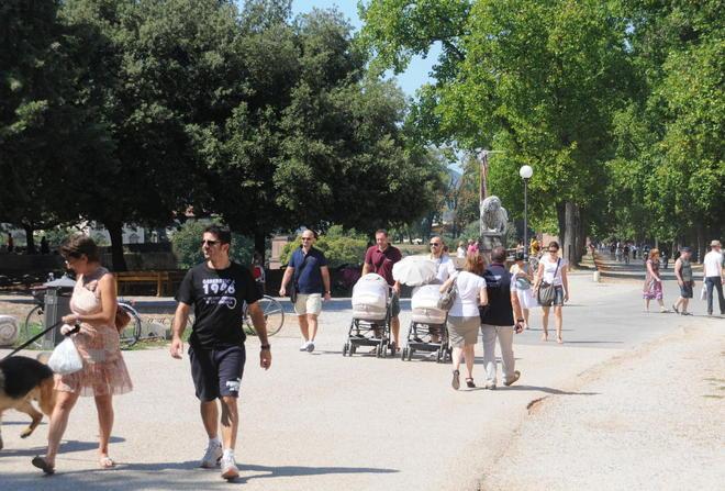 In centro si parla solo in inglese I lucchesi? Al mare o sulle colline 