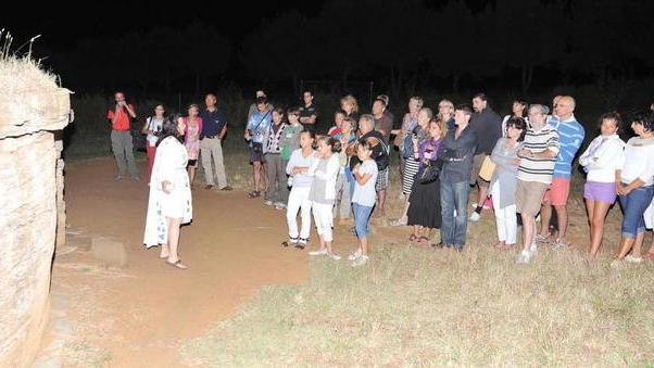 Baratti, visita in notturna tra le tombe etrusche