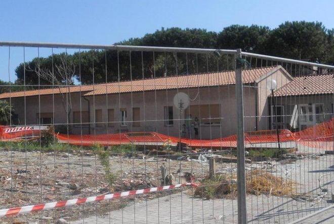 Gli sfollati ancora all’ex Carsal «Ora ci vogliono alloggi veri» 