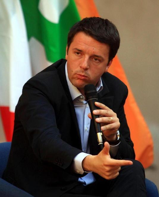 Renzi show: battute, gag e veleno contro la vecchia politica 