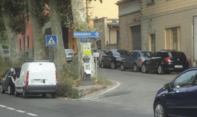 Strada pericolosa, i cittadini protestano