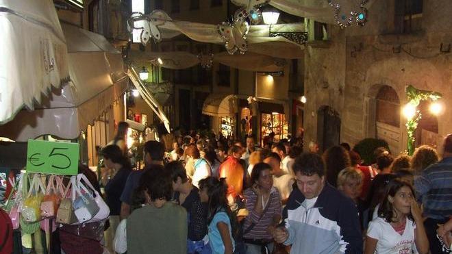 Castelnuovo balla con la cover band dei Nomadi
