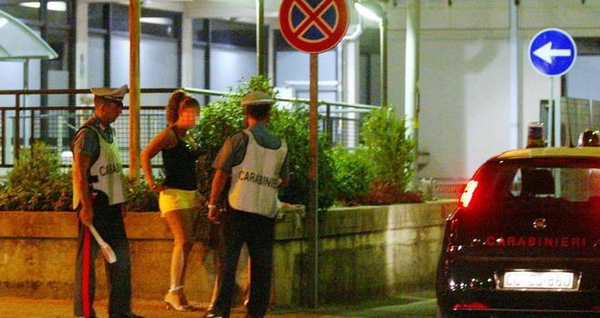 Giovane prostituta aggredita e rapinata 