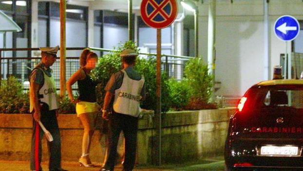 Giovane prostituta aggredita e rapinata