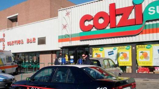 Rapina al supermercato Colzi Banditi in fuga con 4mila euro