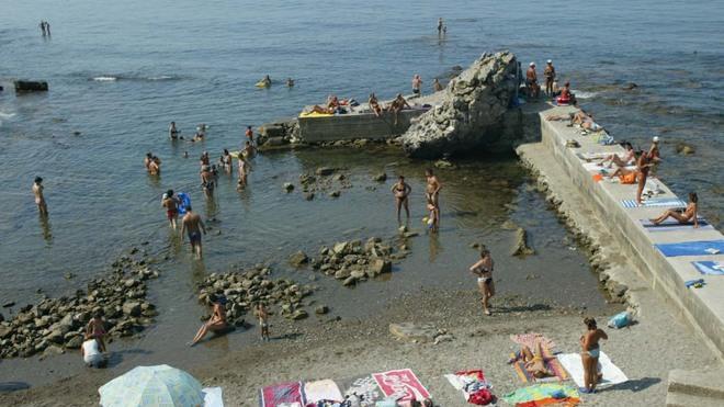 Si sente male alla spiaggia Pendola, due ore per soccorrerlo