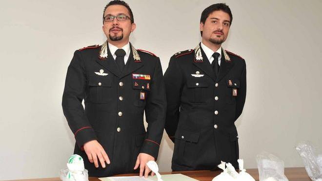 Abbandona l’auto con la cocaina dentro