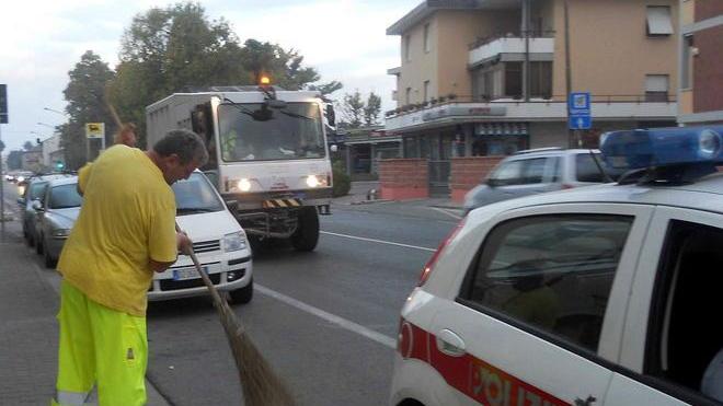 Vigili ancora in azione per la pulizia delle strade