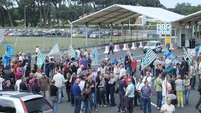 Il prefetto tenta la mediazione