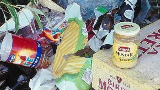 Discarica a cielo aperto all’inizio del parco fluviale