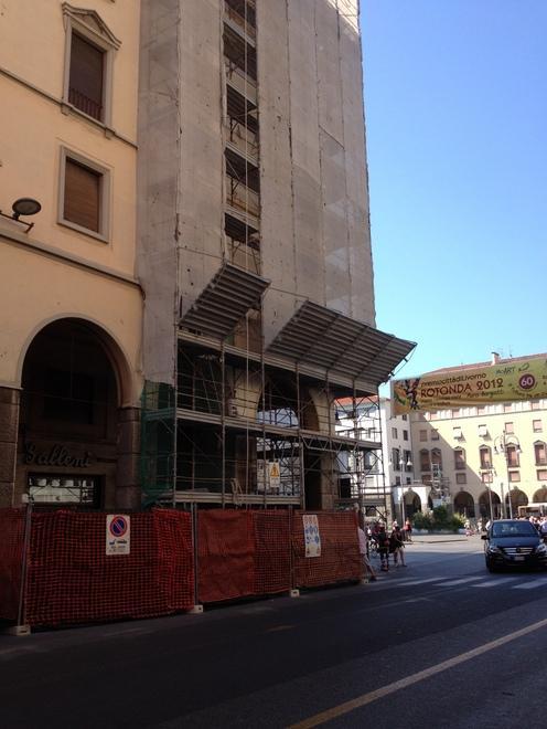 Ma il restyling dei portici è in ritardo 