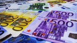 Gli assegni di oltre tremila euro solo agli uomini
