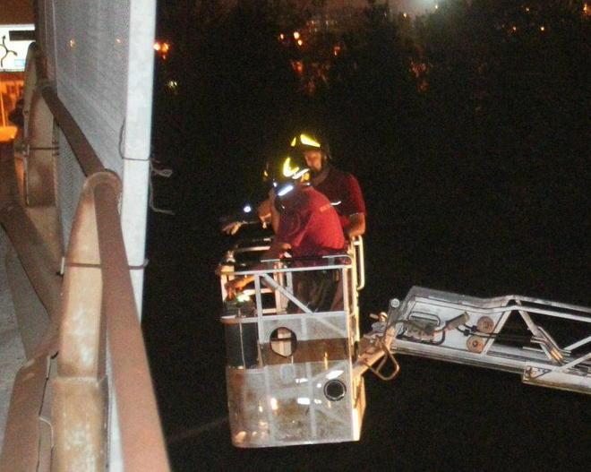 Variante, pezzi di calcestruzzo giù dal ponte 