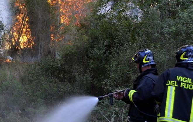Sequestrate tre bottiglie sospette Analisi dei vigili del fuoco