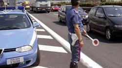 Controlli della Polstrada, ritirate tredici patenti