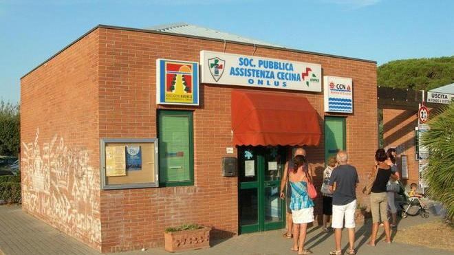 Marina di Cecina: tutti in fila ad aspettare la guardia medica turistica che non c’è
