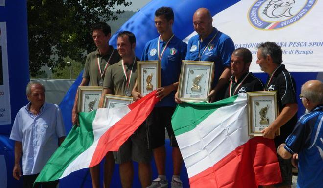  Fanucchi e Succi, che coppia! Titolo italiano con le carpe