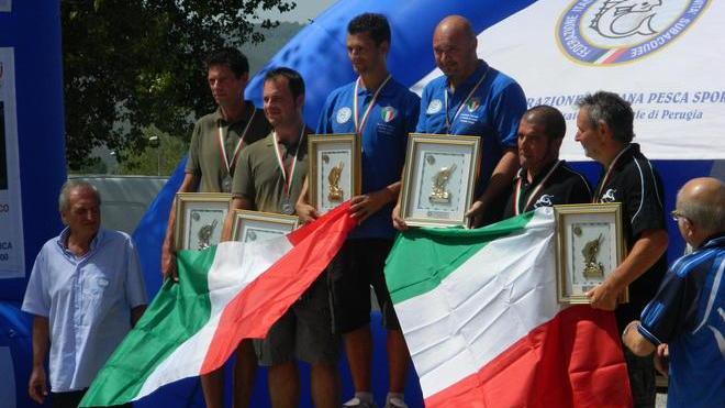 Fanucchi e Succi, che coppia! Titolo italiano con le carpe