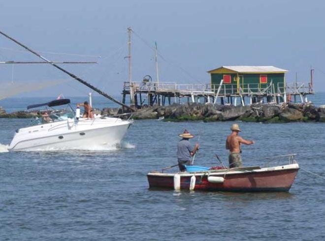 Una corsia di Boccadarno per far passare le barche 