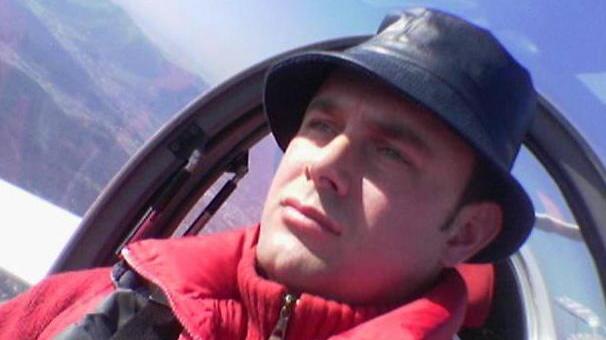 L’imprenditore vola senza avere i motori