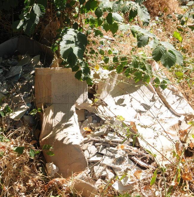 Nessuno rimuove la discarica in via della Repubblica