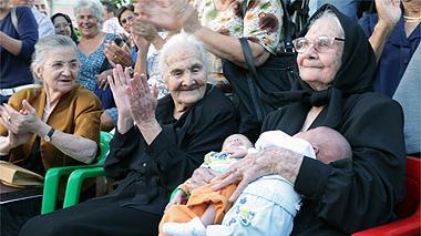 Perdasdefogu, la nonnina dei record festeggia 105 anni 