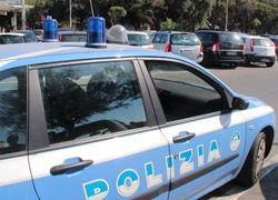 Picchia la fidanzata minorenne e scappa, soccorsa dalla polizia 