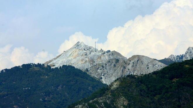 Tre escursionisti bloccati di notte sulle Apuane: salvati dal soccorso alpino del Cai