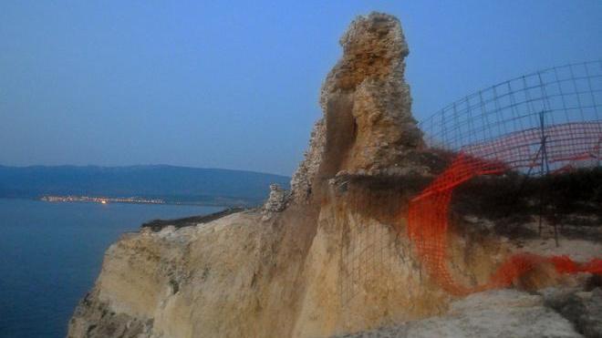 Crolla la torre costiera a San Vero Milis 