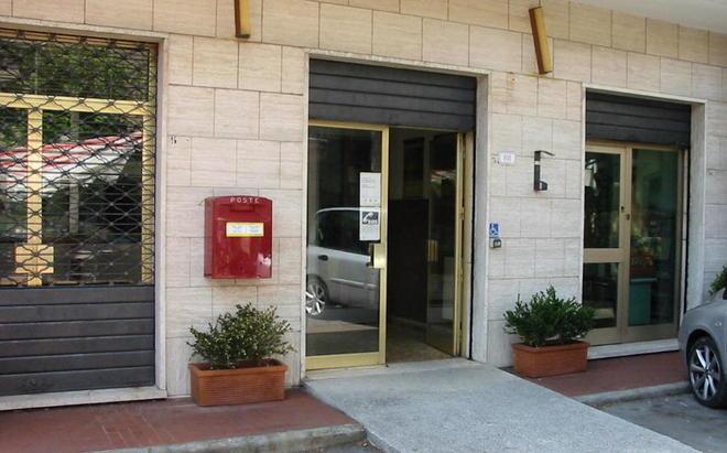 Via alla raccolta di firme per salvare le Poste 