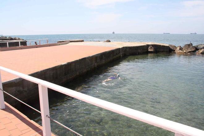Allarme per una chiazza in mare ai bagni Lido 