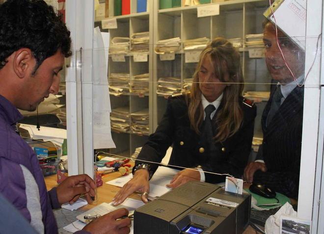 Raggira l’ex moglie garantendole un lavoro Denunciato dalla polizia per falso e truffa 