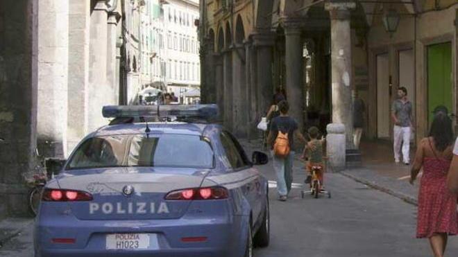 Due ragazzine nomadi bloccate prima di compiere il furto