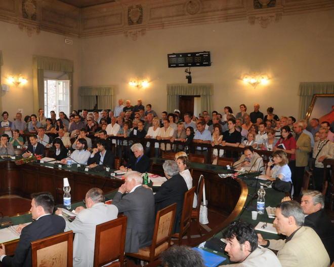 Due consigli comunali sul riordino delle province 