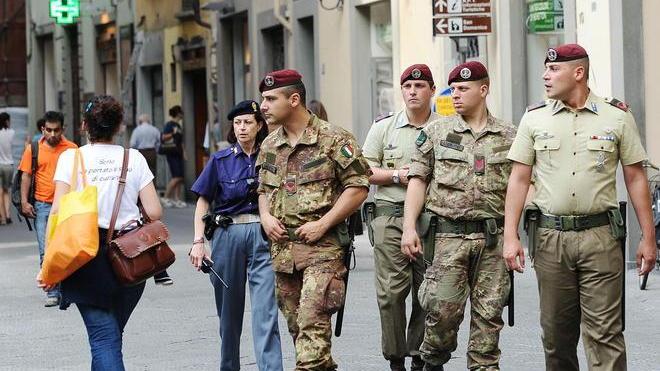 Ma sui militari lo Sceriffo fa un’apertura