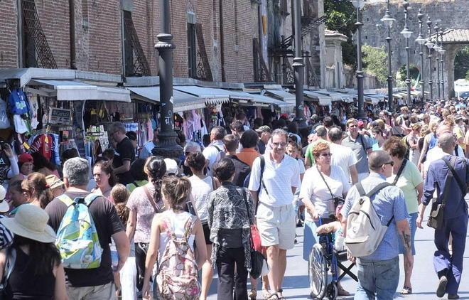 Splendida la Torre, meno i vicoli puzzolenti 