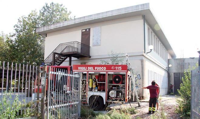 Incendio all’ex palazzina Telecom