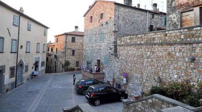 Troppi vandalismi a Monteverdi, stop alla tolleranza