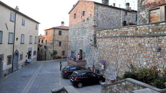 Troppi vandalismi a Monteverdi, stop alla tolleranza